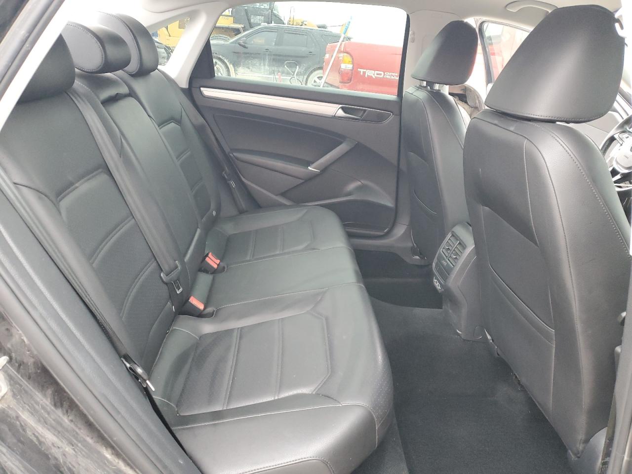 2019 Volkswagen Passat - Image 10