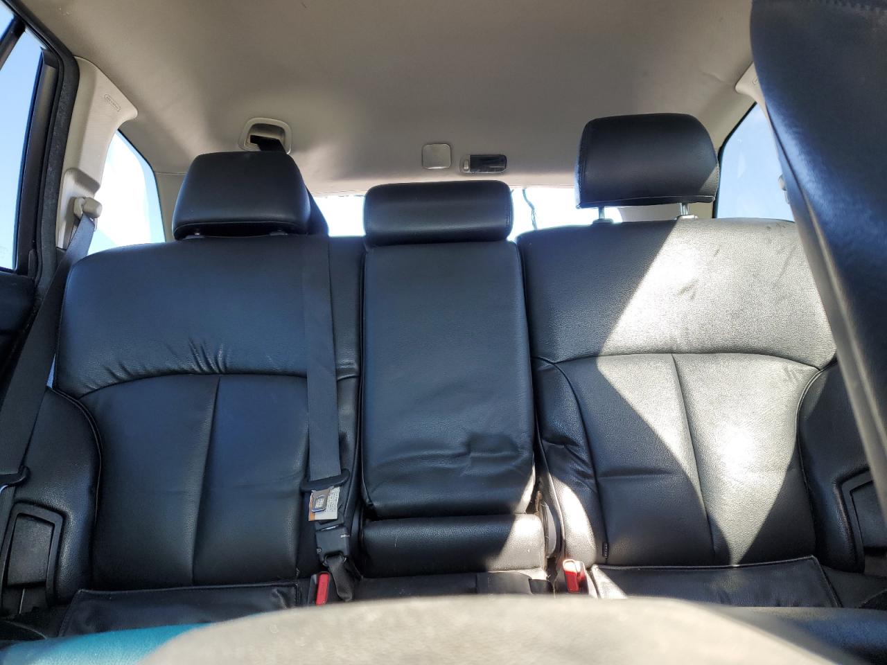 2011 Subaru Outback - Image 10