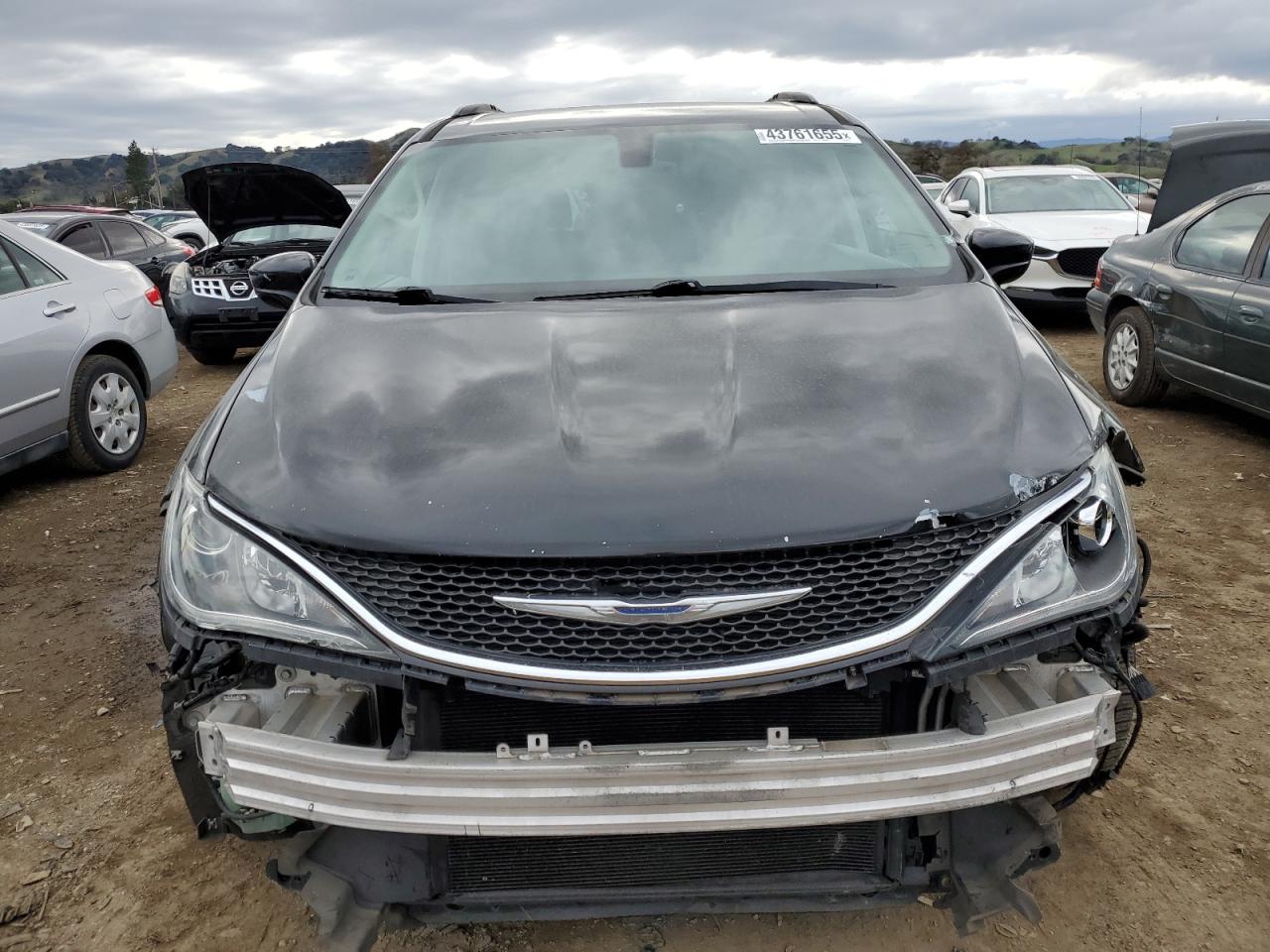 2017 Chrysler Pacifica - Image 5