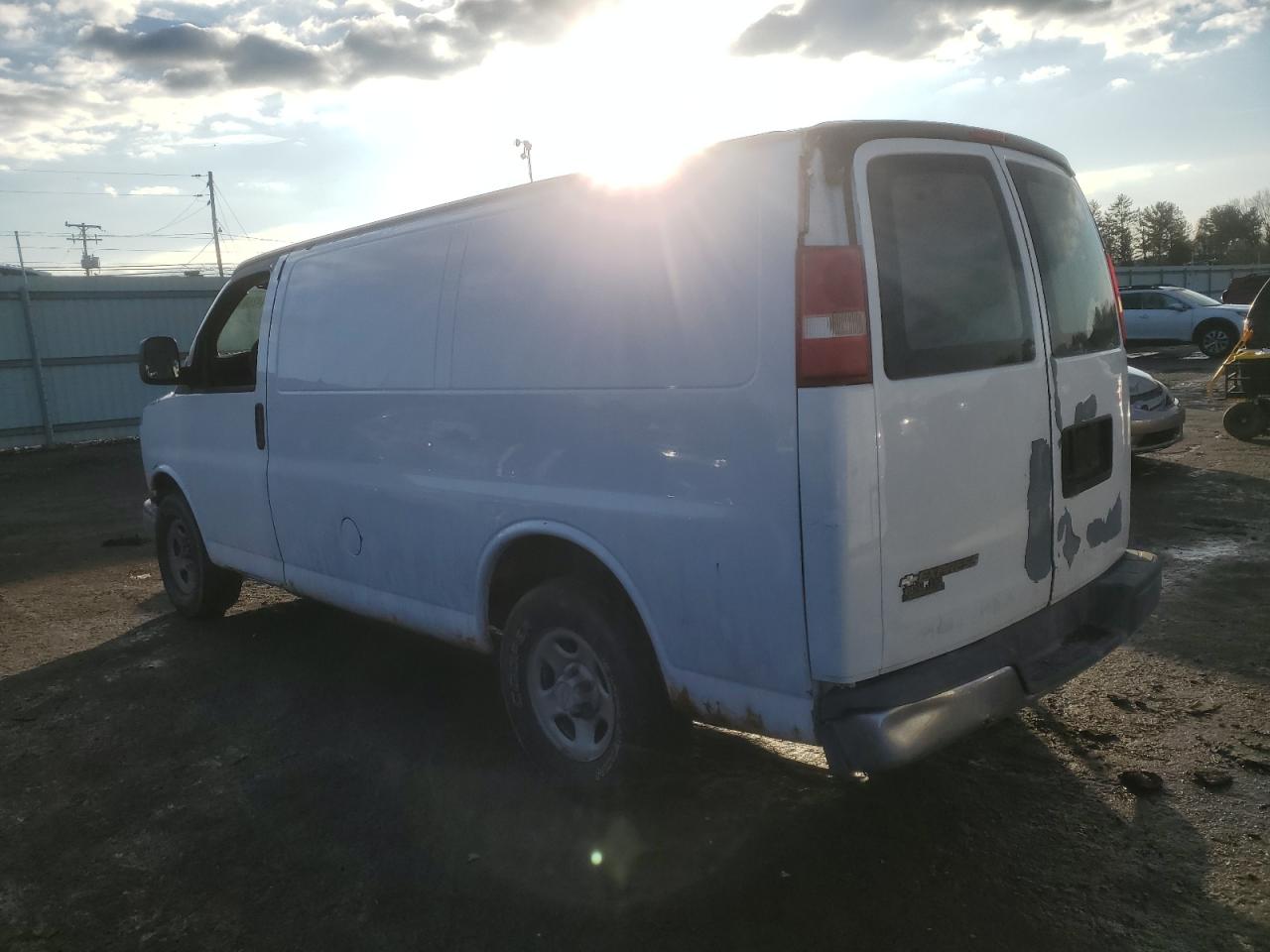 2007 Chevrolet Express - Image 2