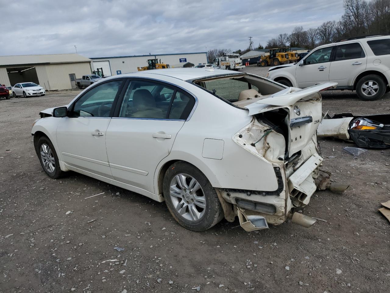 2010 Nissan Altima - Image 2
