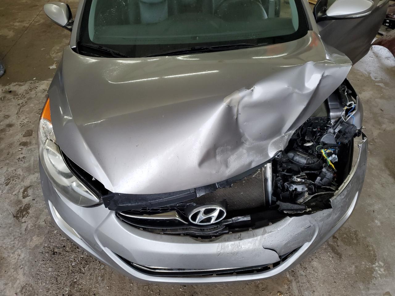 2011 Hyundai Elantra - Image 11