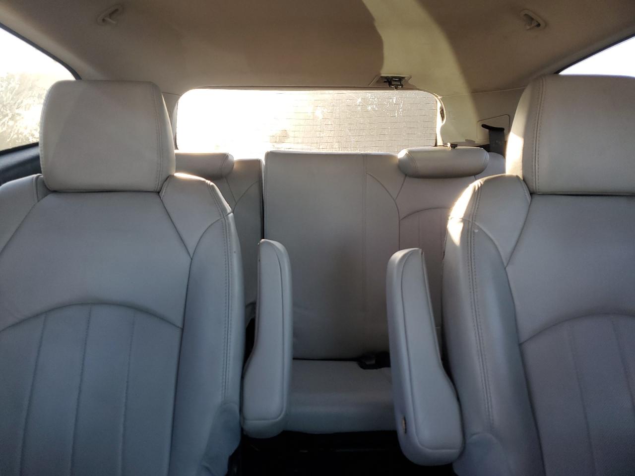 2012 Chevrolet Traverse - Image 10