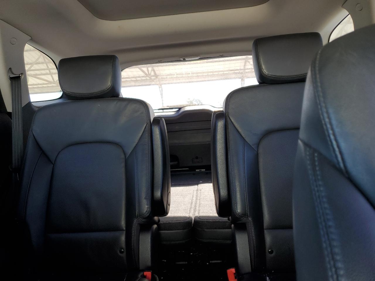 2017 Hyundai Santa Fe - Image 10