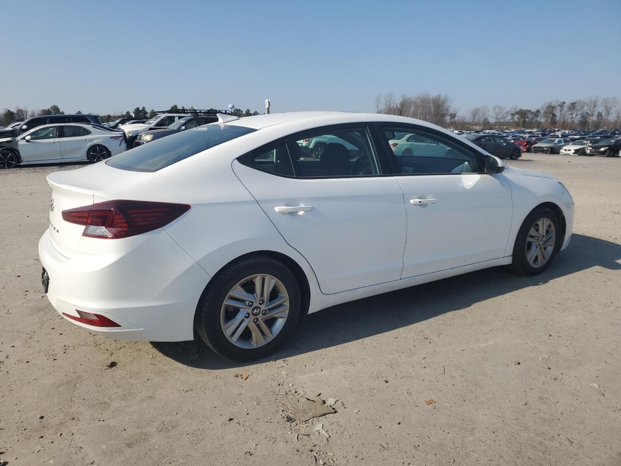 2019 Hyundai Elantra - Image 3