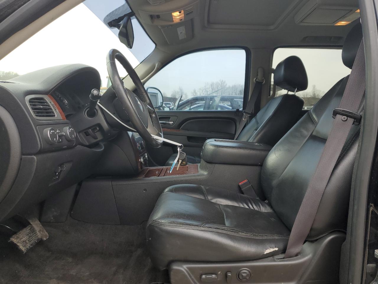 2012 Chevrolet Suburban - Image 7