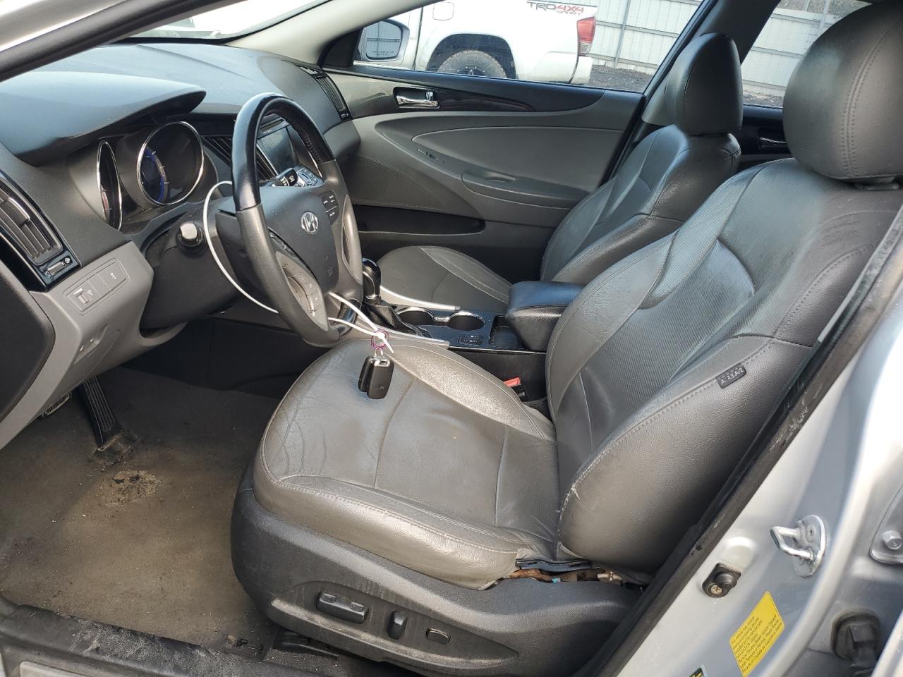 2011 Hyundai Sonata - Image 7