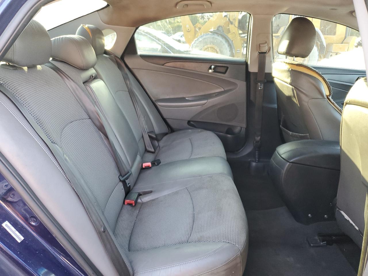2011 Hyundai Sonata - Image 10