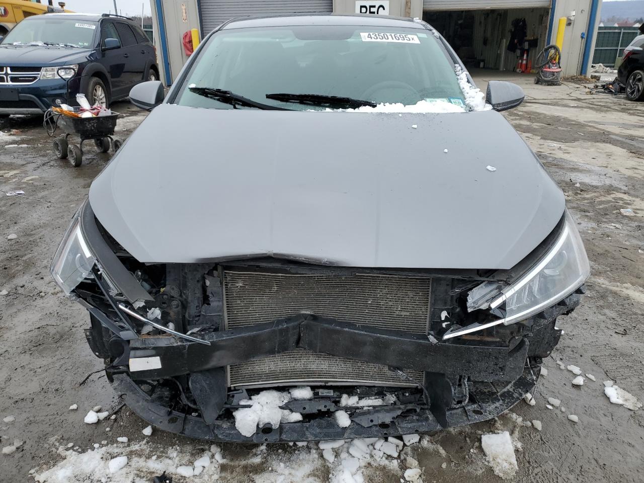 2019 Hyundai Elantra - Image 5