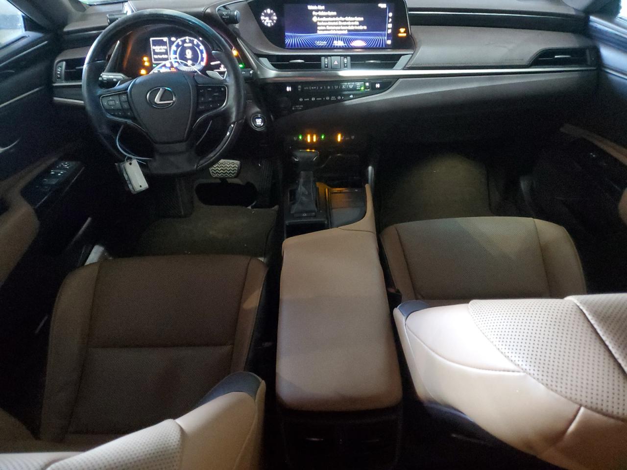 2019 Lexus ES - Image 8