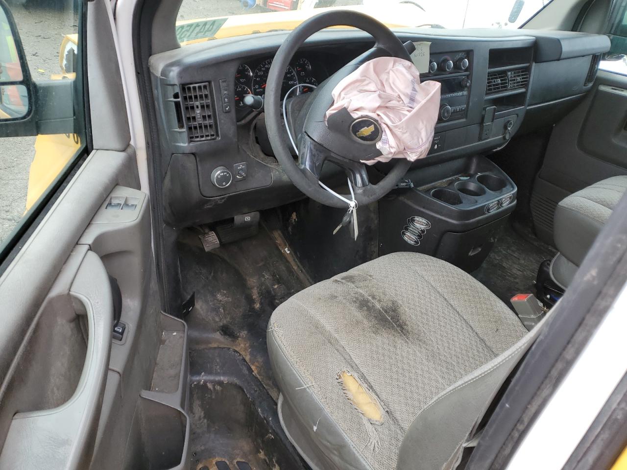2015 Chevrolet Express - Image 8