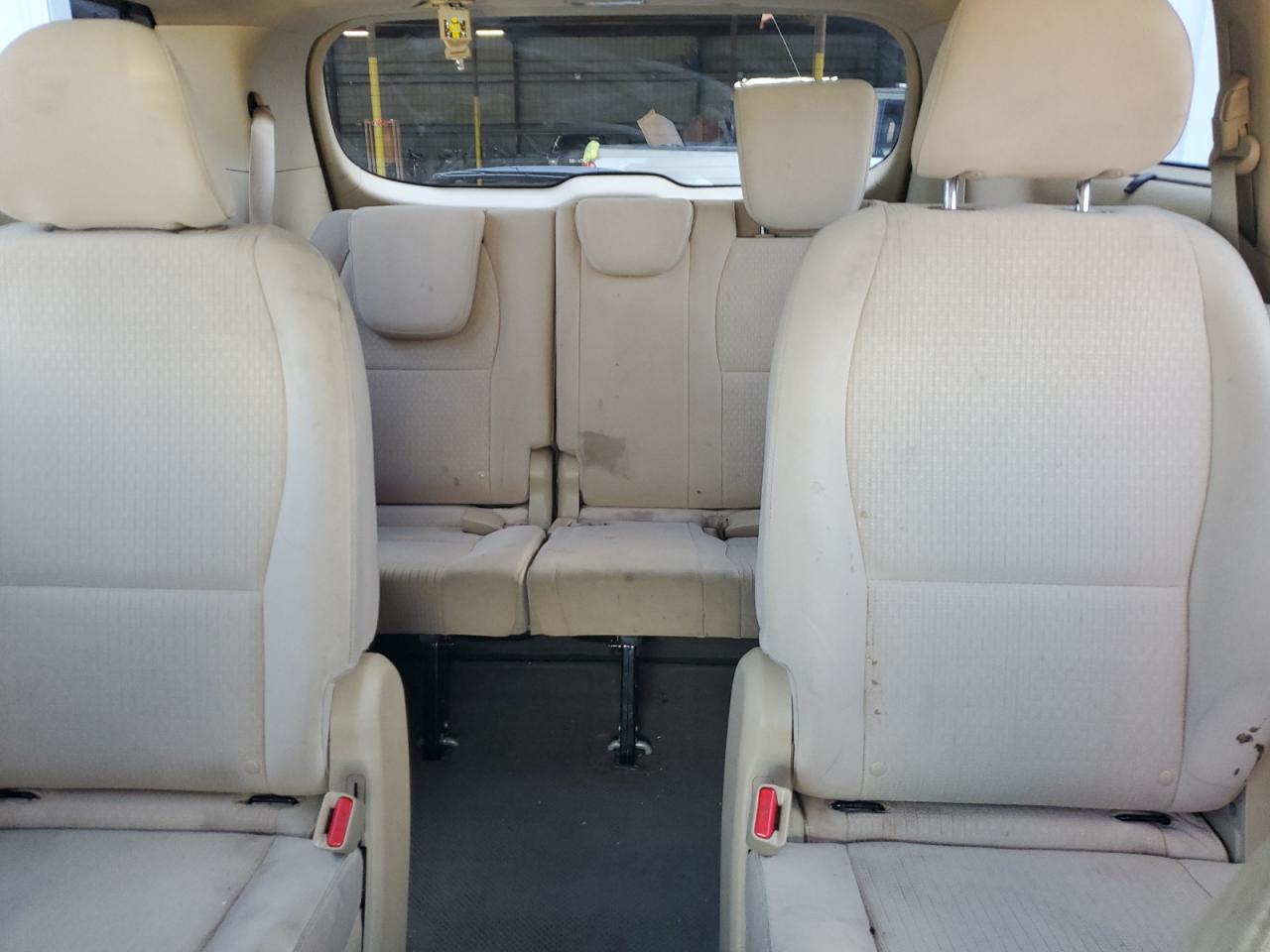 2016 Kia Sedona - Image 10