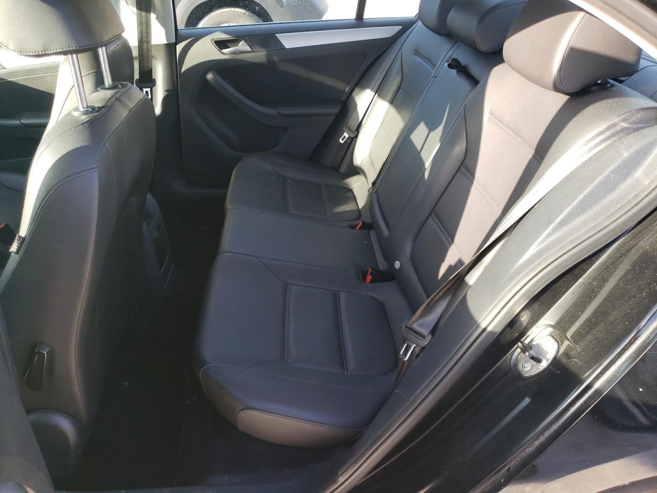 2014 Volkswagen Jetta - Image 10