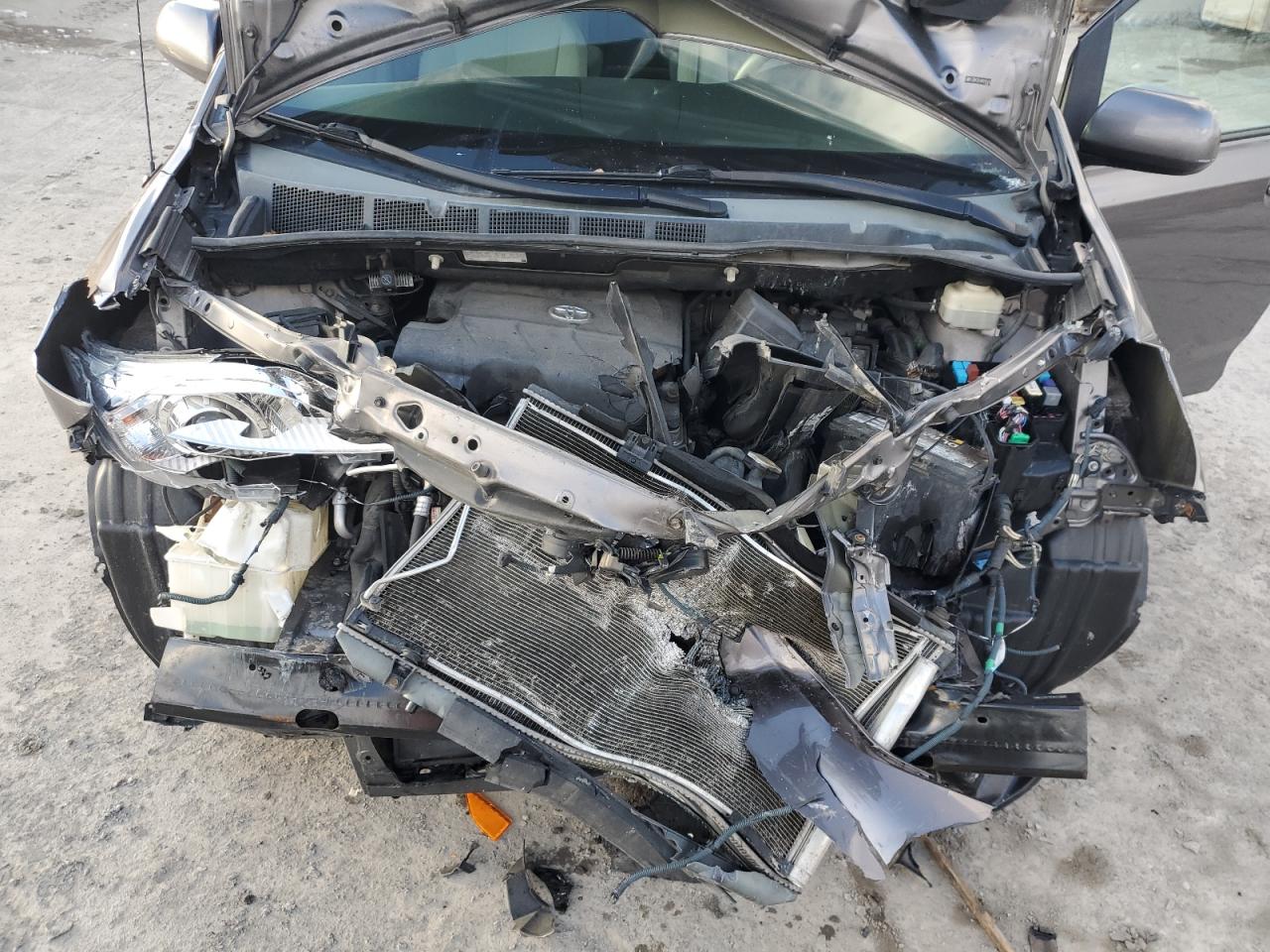 2011 Toyota Sienna - Image 12