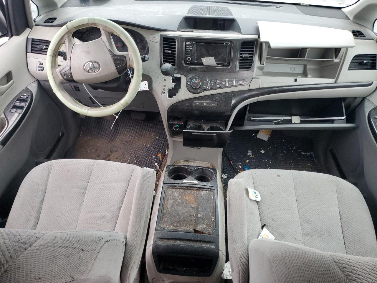 2014 Toyota Sienna - Image 8