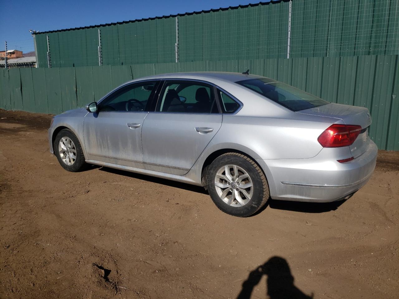 2016 Volkswagen Passat - Image 2