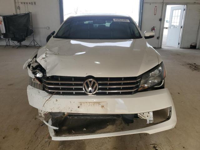 Sedans VOLKSWAGEN PASSAT 2014 Biały