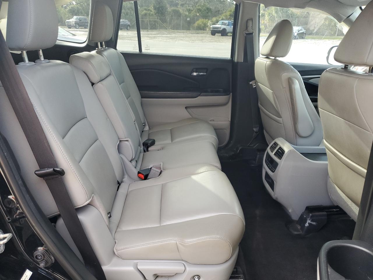2016 Honda Pilot - Image 11