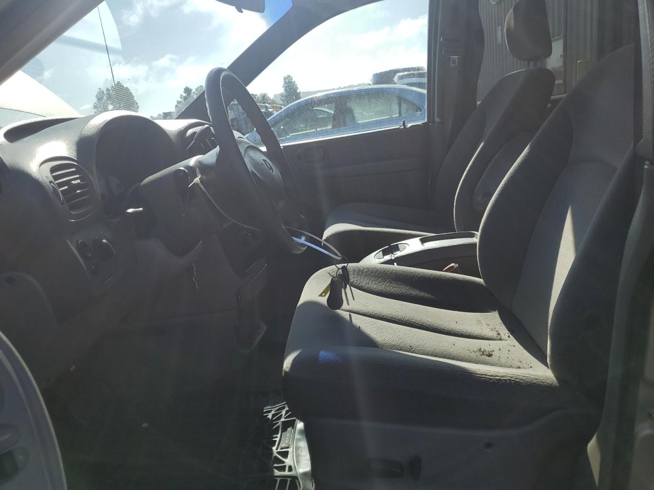 2002 Dodge Caravan - Image 7