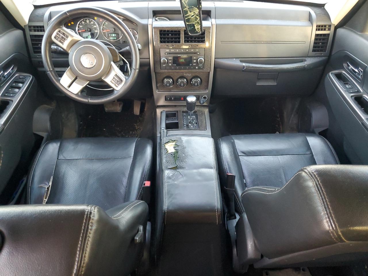 2012 Jeep Liberty (North America) - Image 8