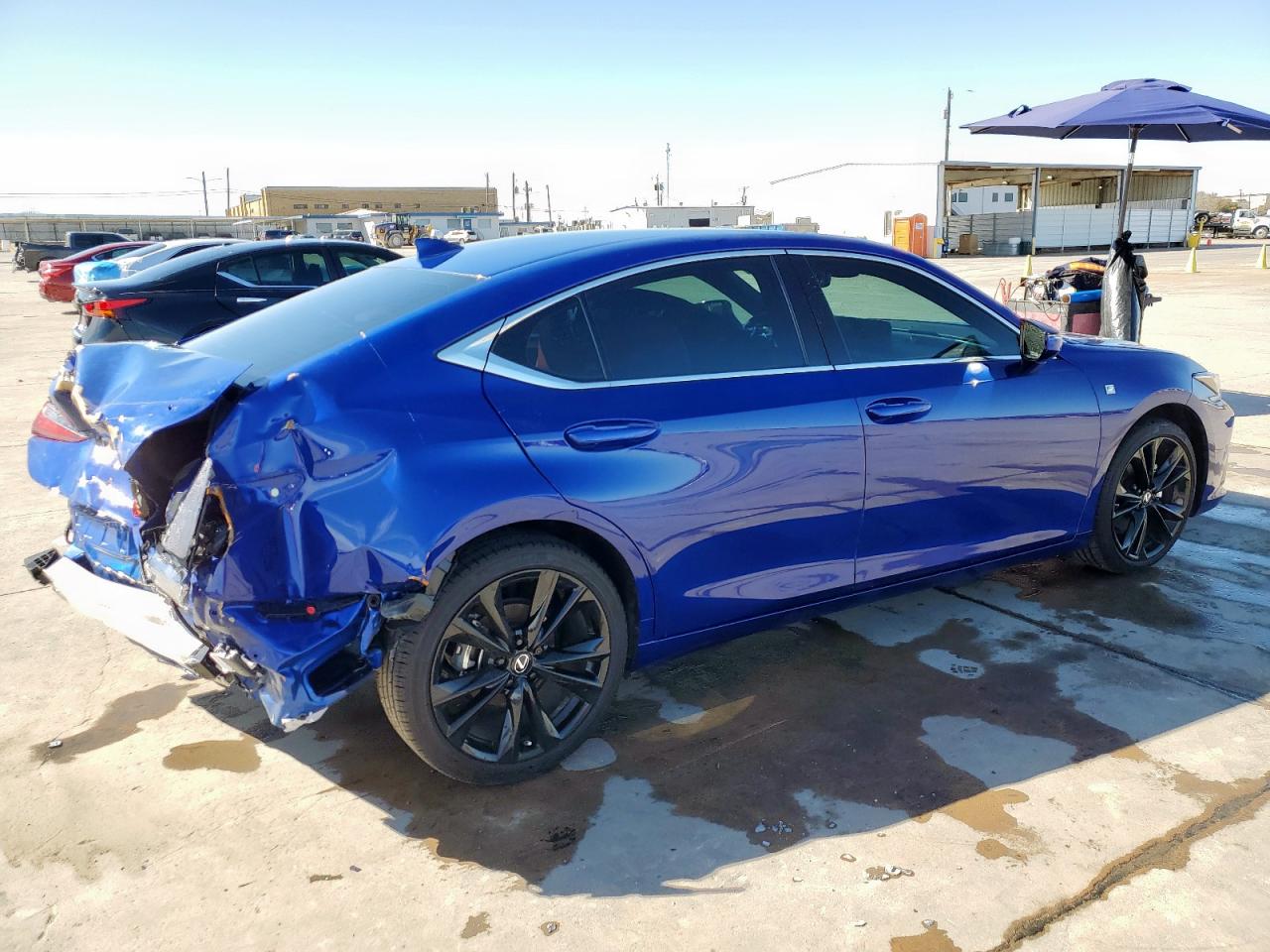 2022 Lexus ES - Image 3
