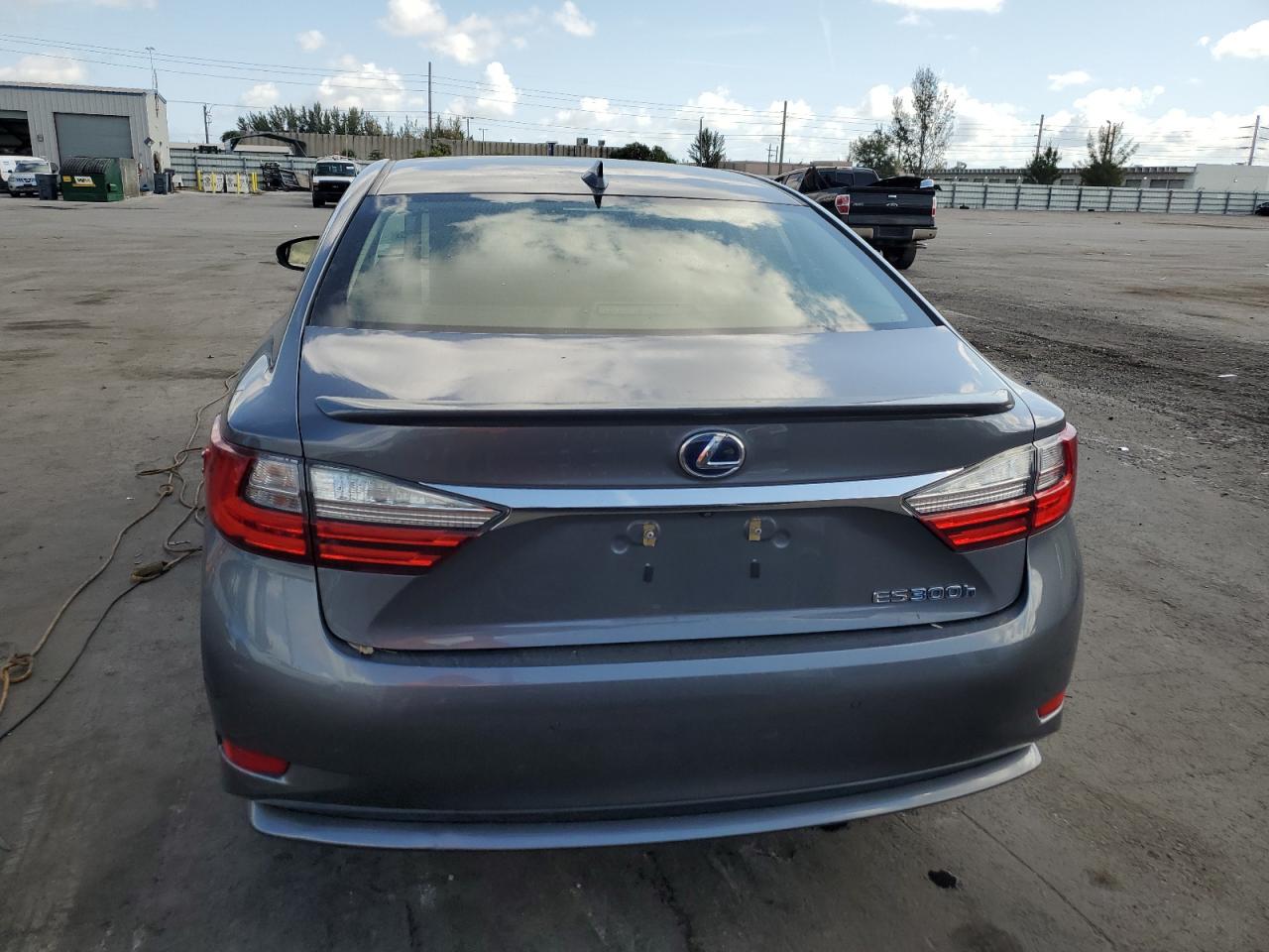 2017 Lexus ES - Image 6