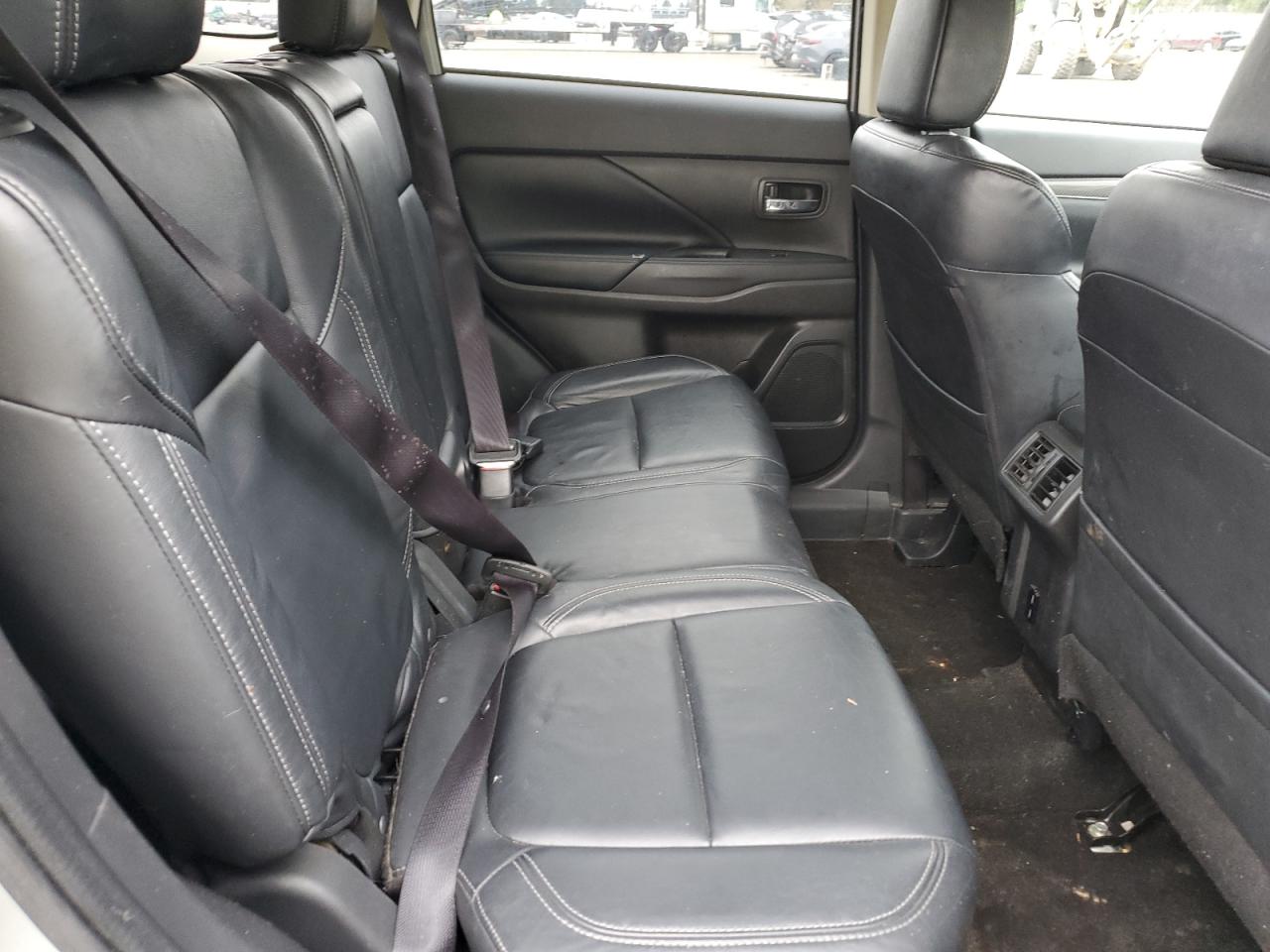 2020 Mitsubishi Outlander - Image 11