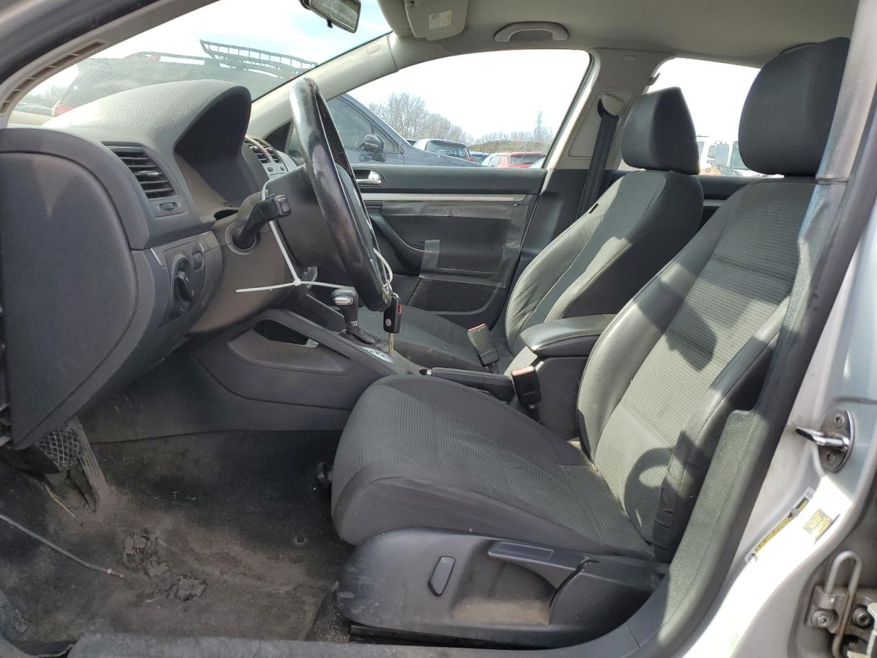 2010 Volkswagen Jetta - Image 7