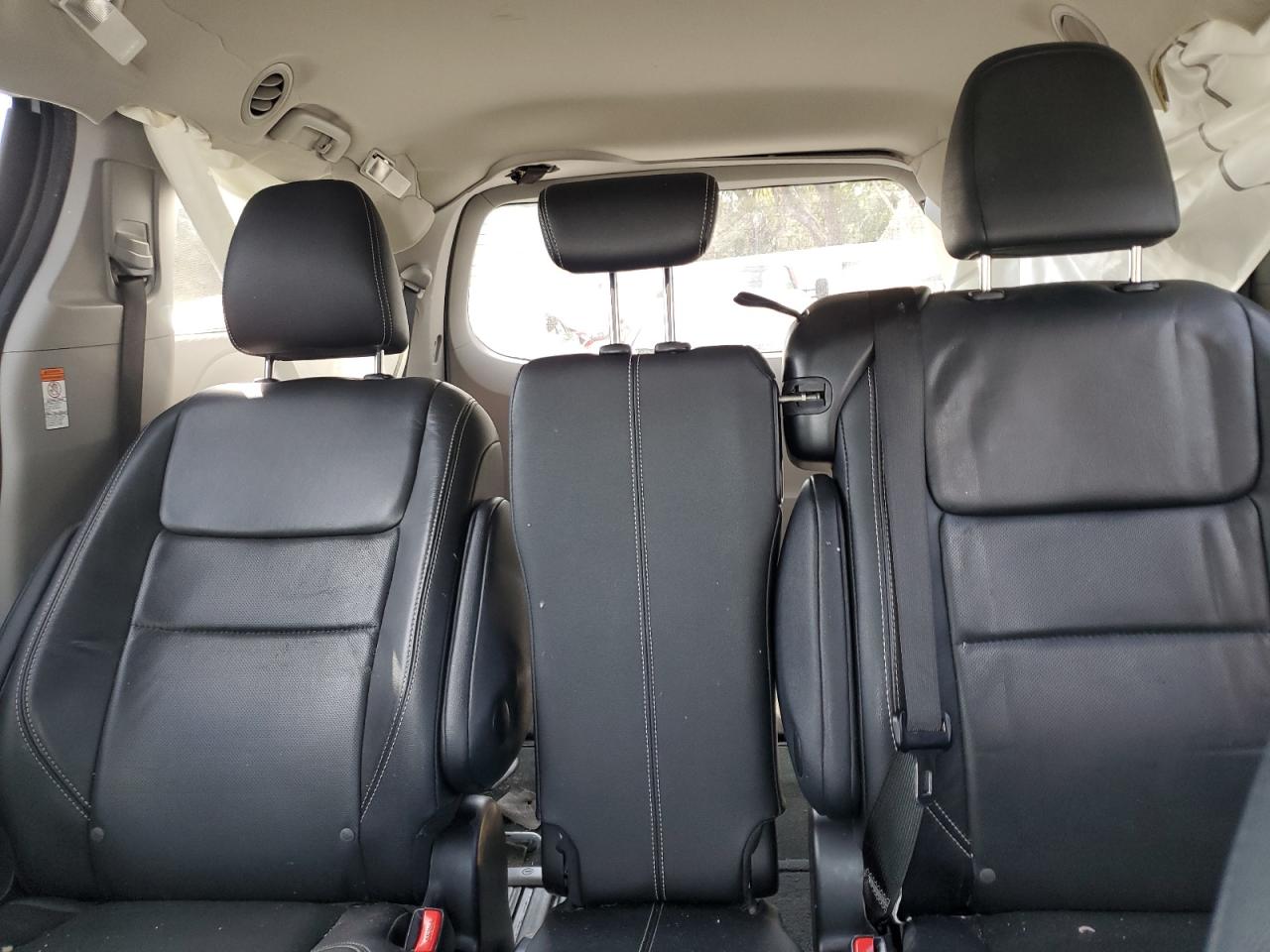 2015 Toyota Sienna - Image 10