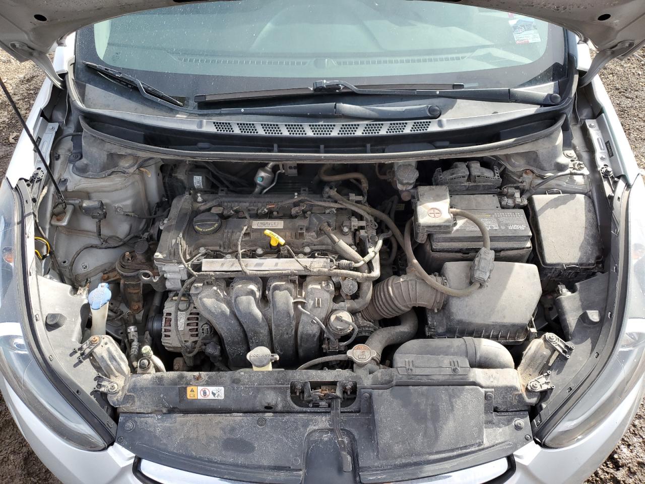 2013 Hyundai Elantra - Image 11