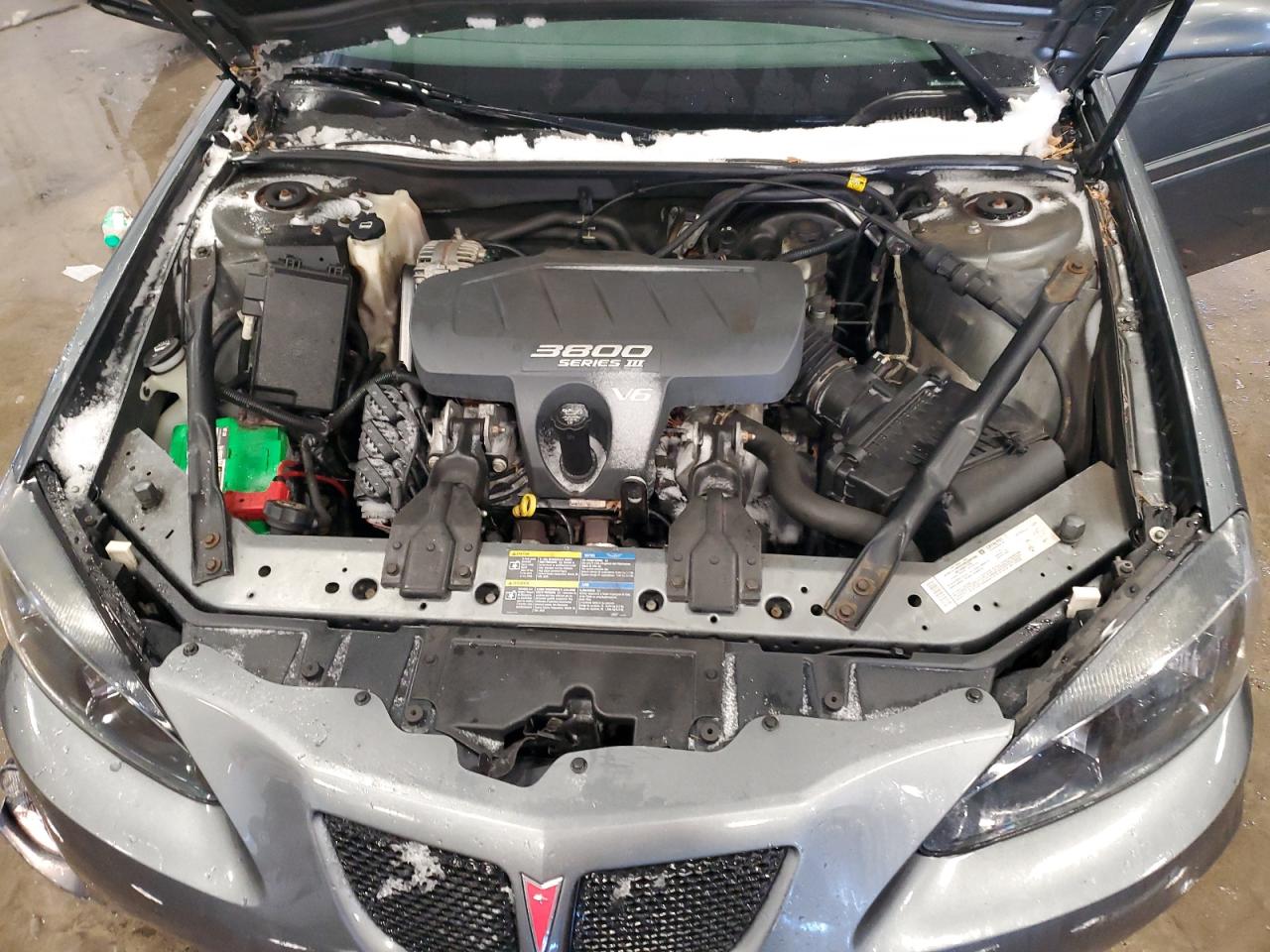 2005 Pontiac Grand Prix - Image 11