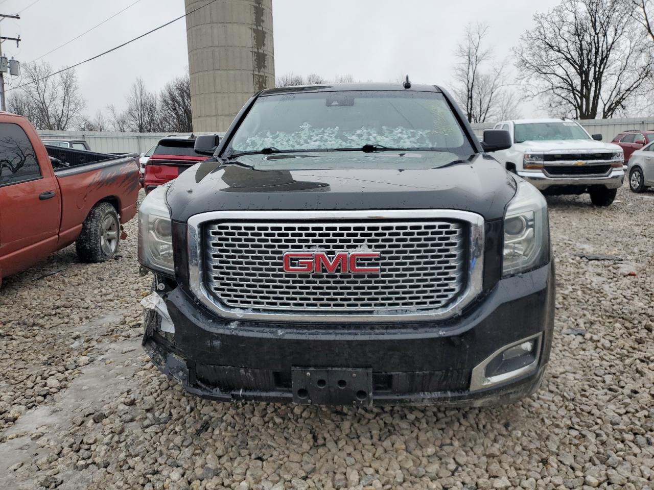 2017 GMC Yukon - Image 5