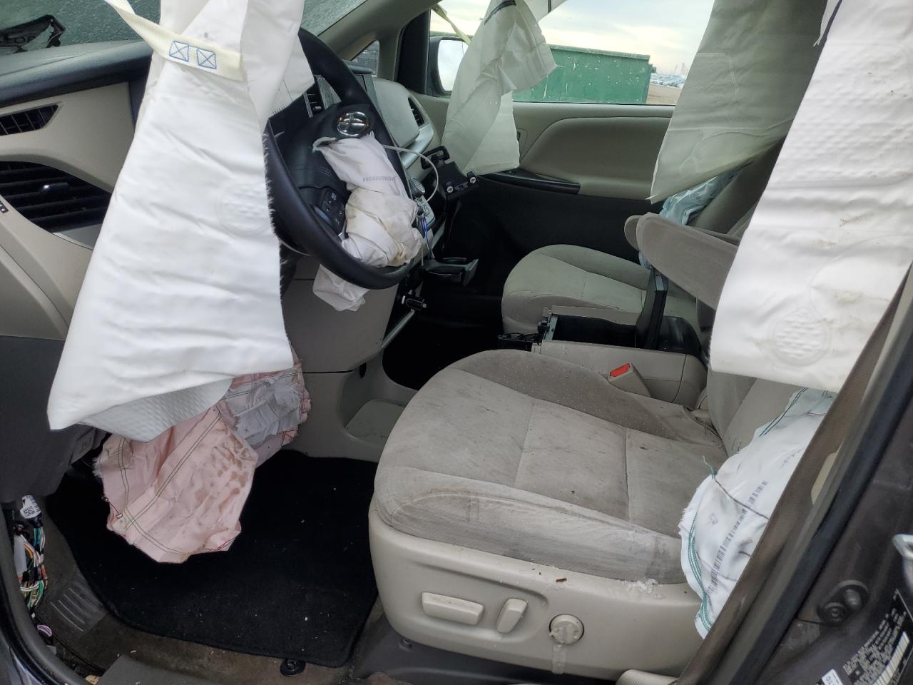 2015 Toyota Sienna - Image 7
