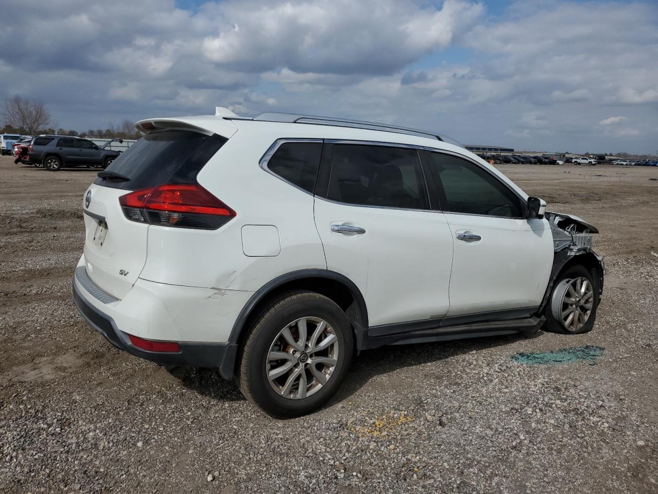 2017 Nissan Rogue - Image 3