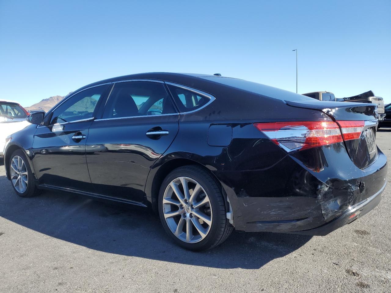 2014 Toyota Avalon - Image 2