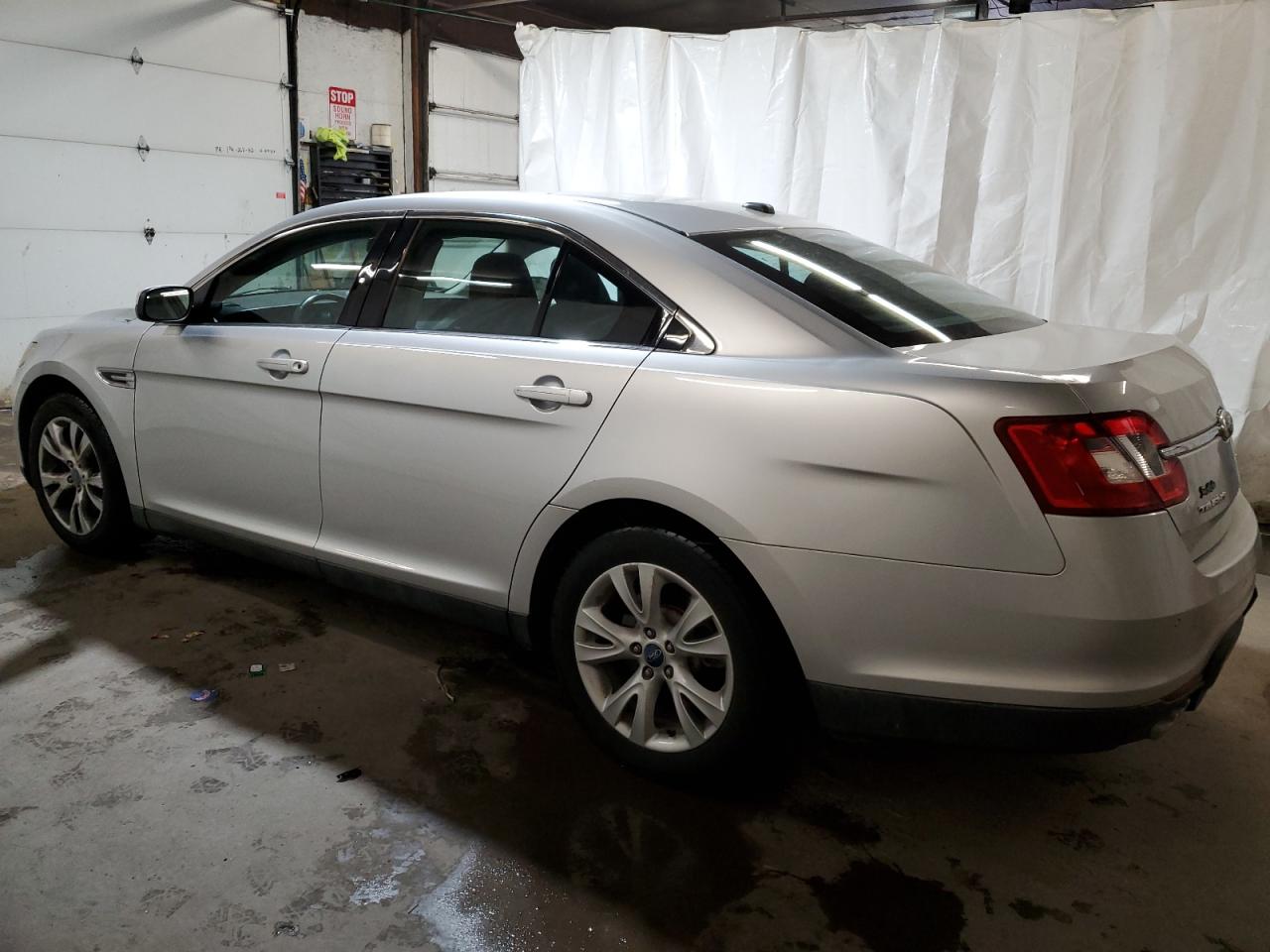 2011 Ford Taurus - Image 2