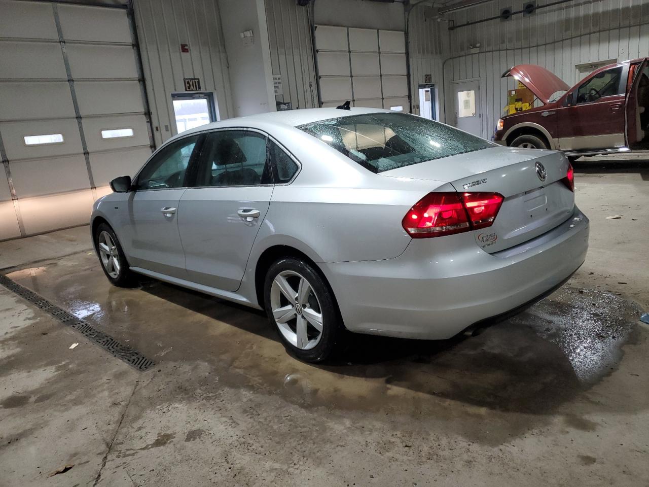 2015 Volkswagen Passat - Image 2