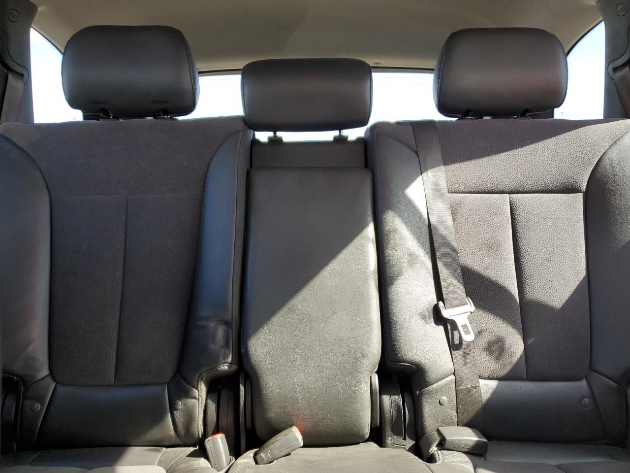 2011 Hyundai Santa Fe - Image 10