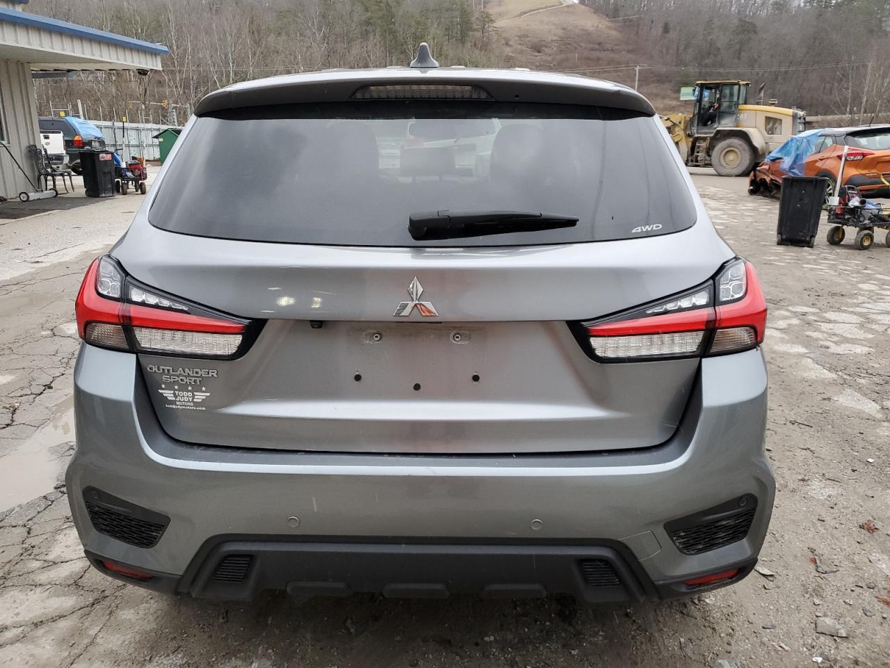 2023 Mitsubishi Outlander - Image 6