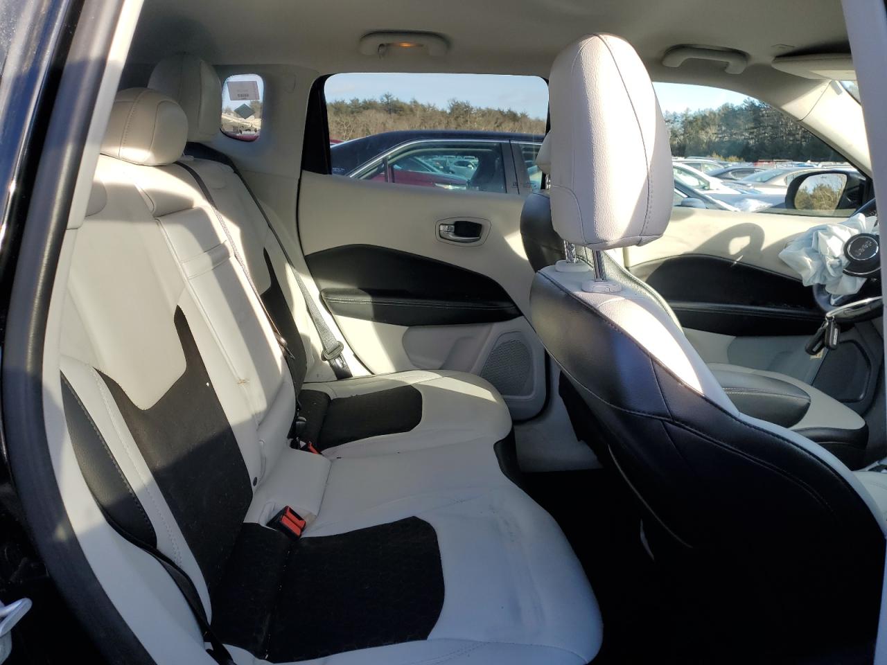 2018 Jeep Compass - Image 11
