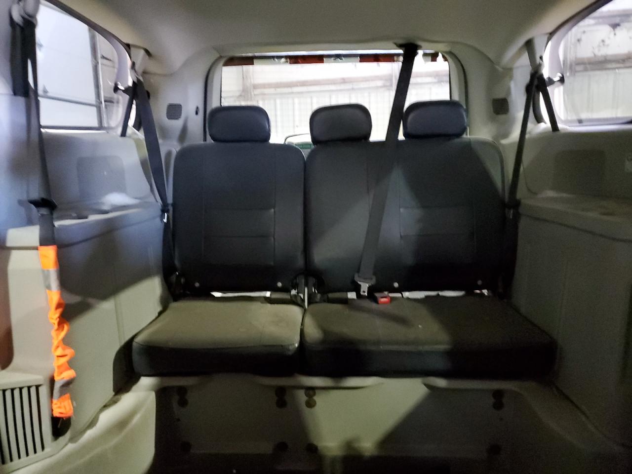 2016 Dodge Caravan - Image 10