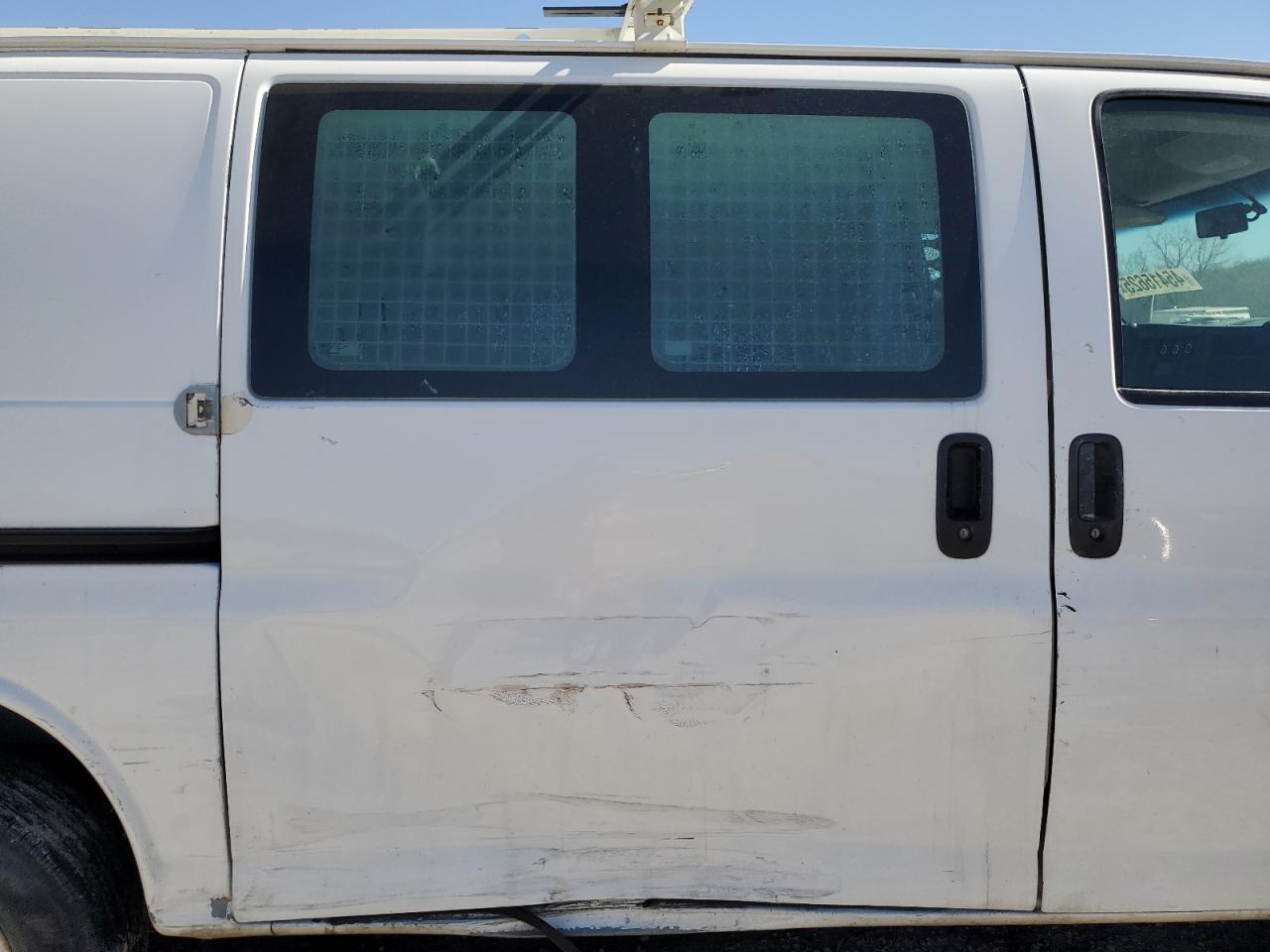 2014 Chevrolet Express - Image 11