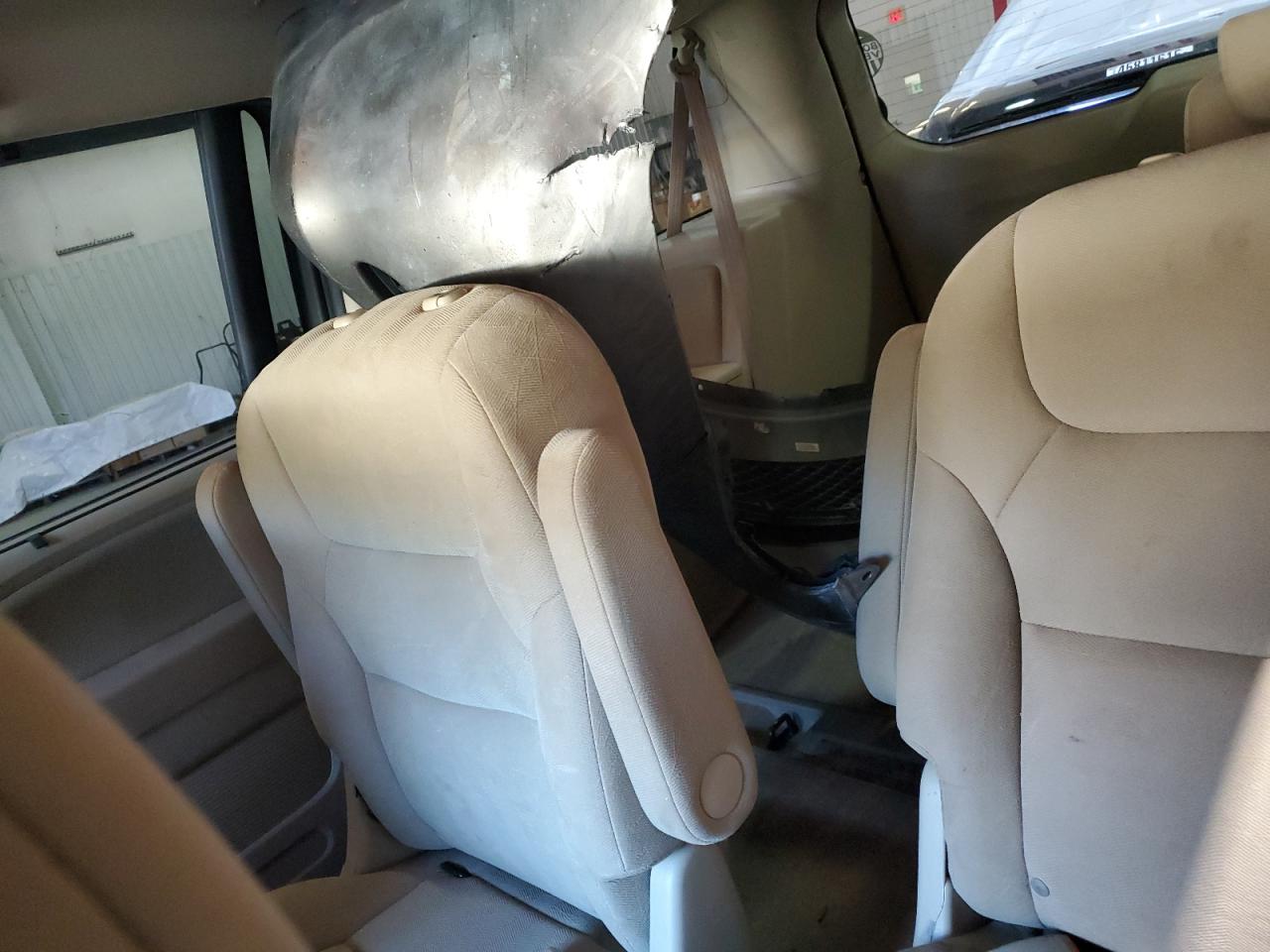 2008 Honda Odyssey - Image 11