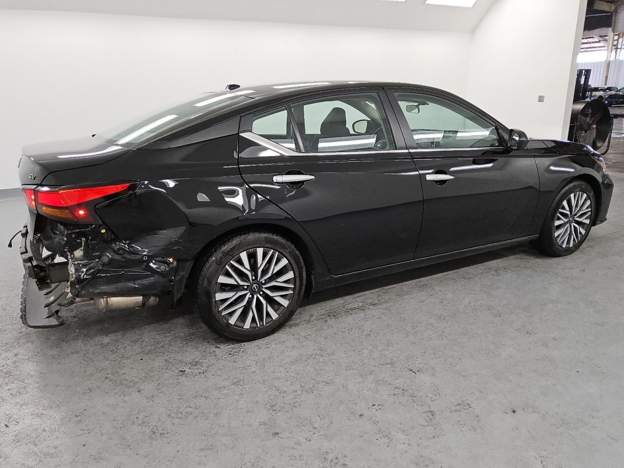2024 Nissan Altima - Image 3