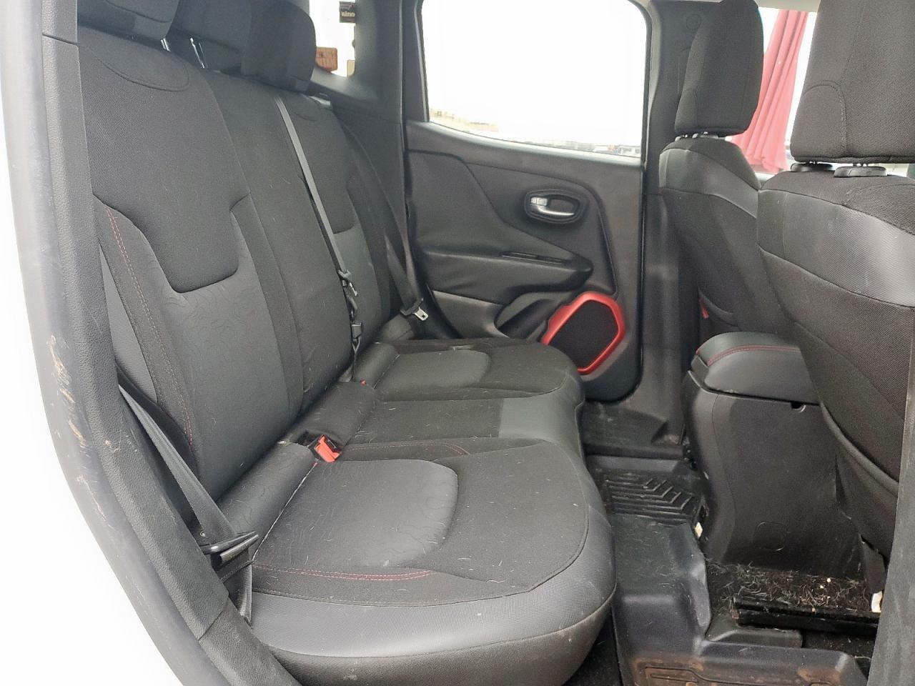 2016 Jeep Renegade - Image 10