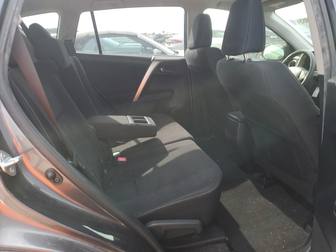 2015 Toyota RAV 4 - Image 10