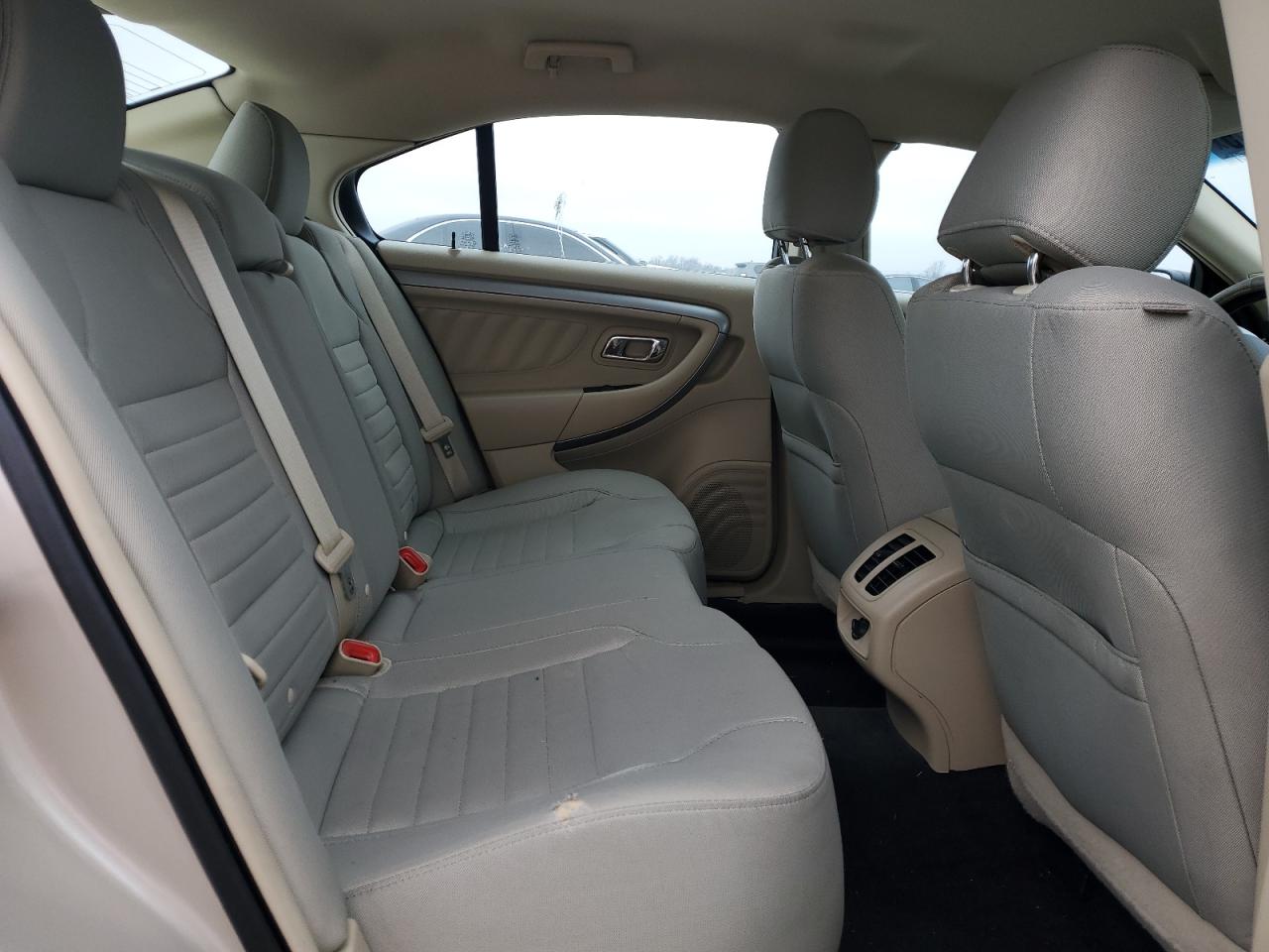 2018 Ford Taurus - Image 10