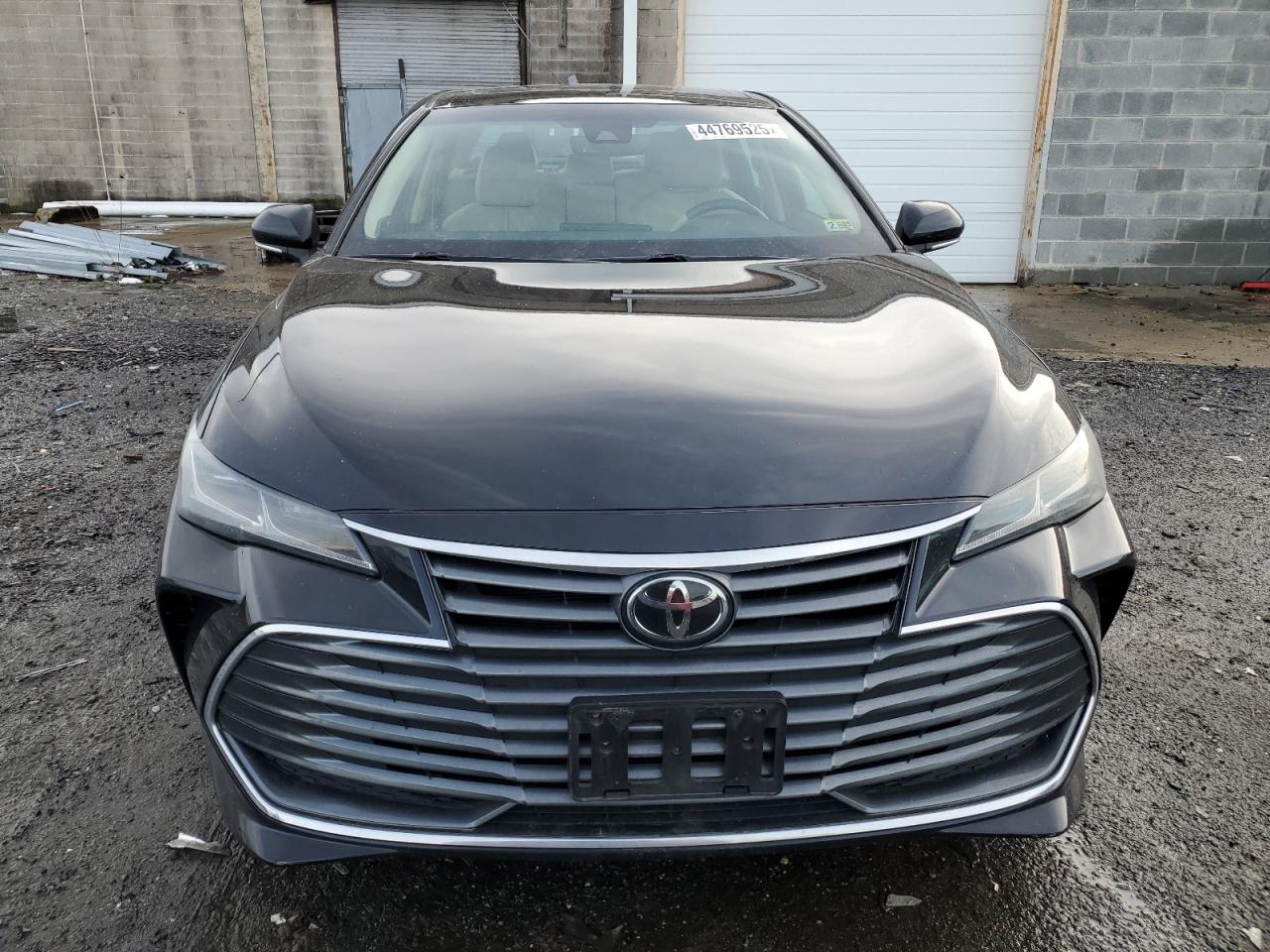 2019 Toyota Avalon - Image 5