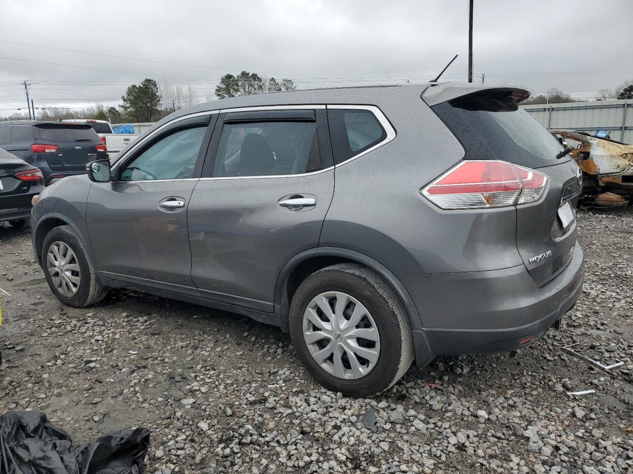 2015 Nissan Rogue - Image 2