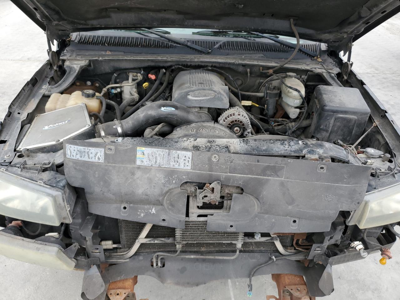 2004 Chevrolet Silverado - Image 11